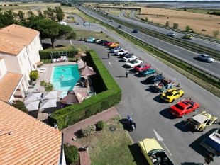 Le parking du restaurant : « l'air marin »à Yves